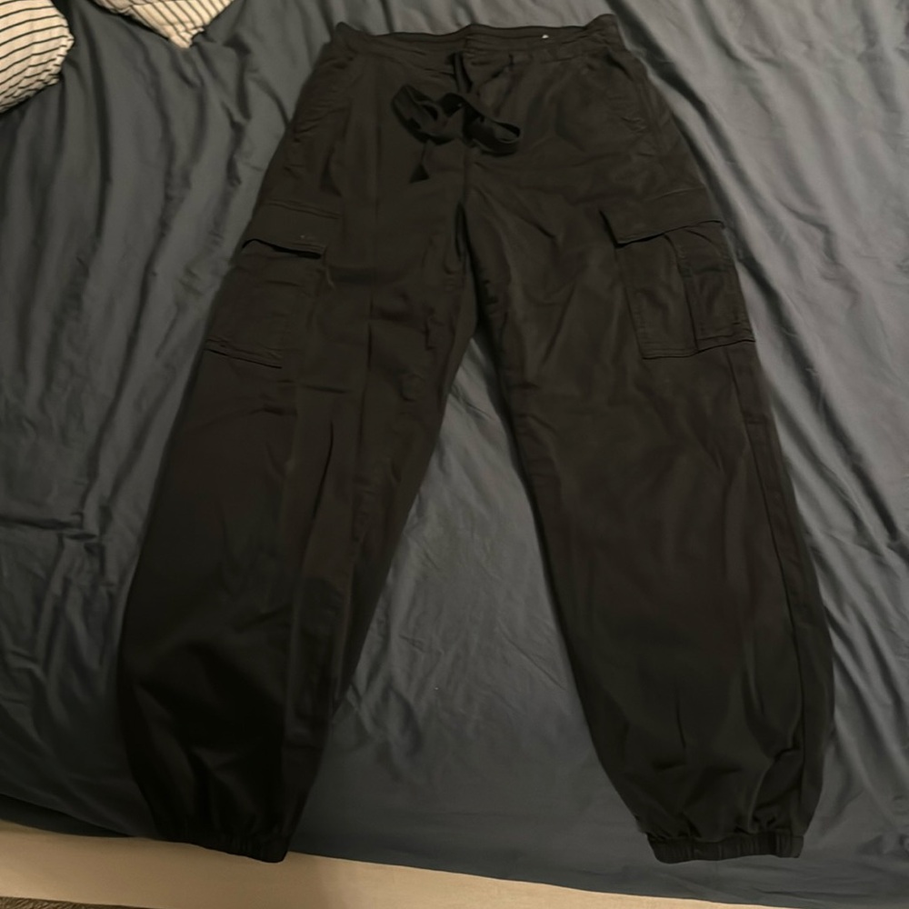 American Eagle women’s cargo pants